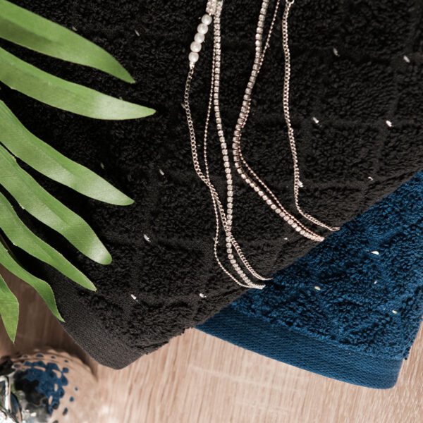 R00001_RB0_002_070140_1_3 R00001_RB0_002_070140_1_3