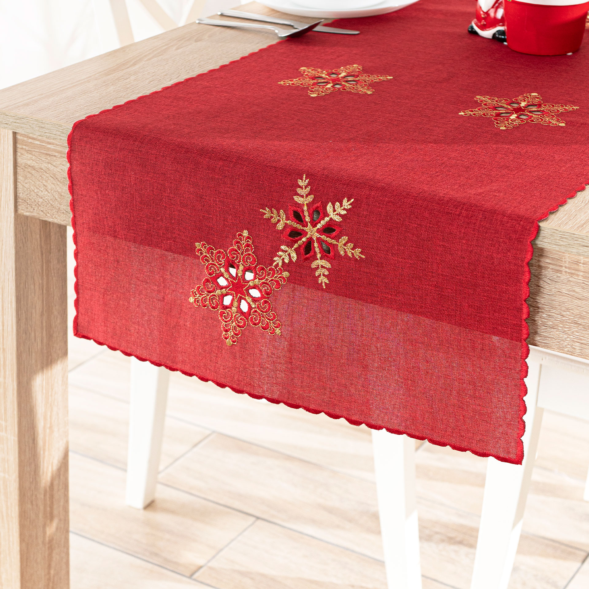 BIEŻNIK ŚWIĄTECZNY Z HAFTEM ŚNIEŻYNKI 50x100cm czerwony