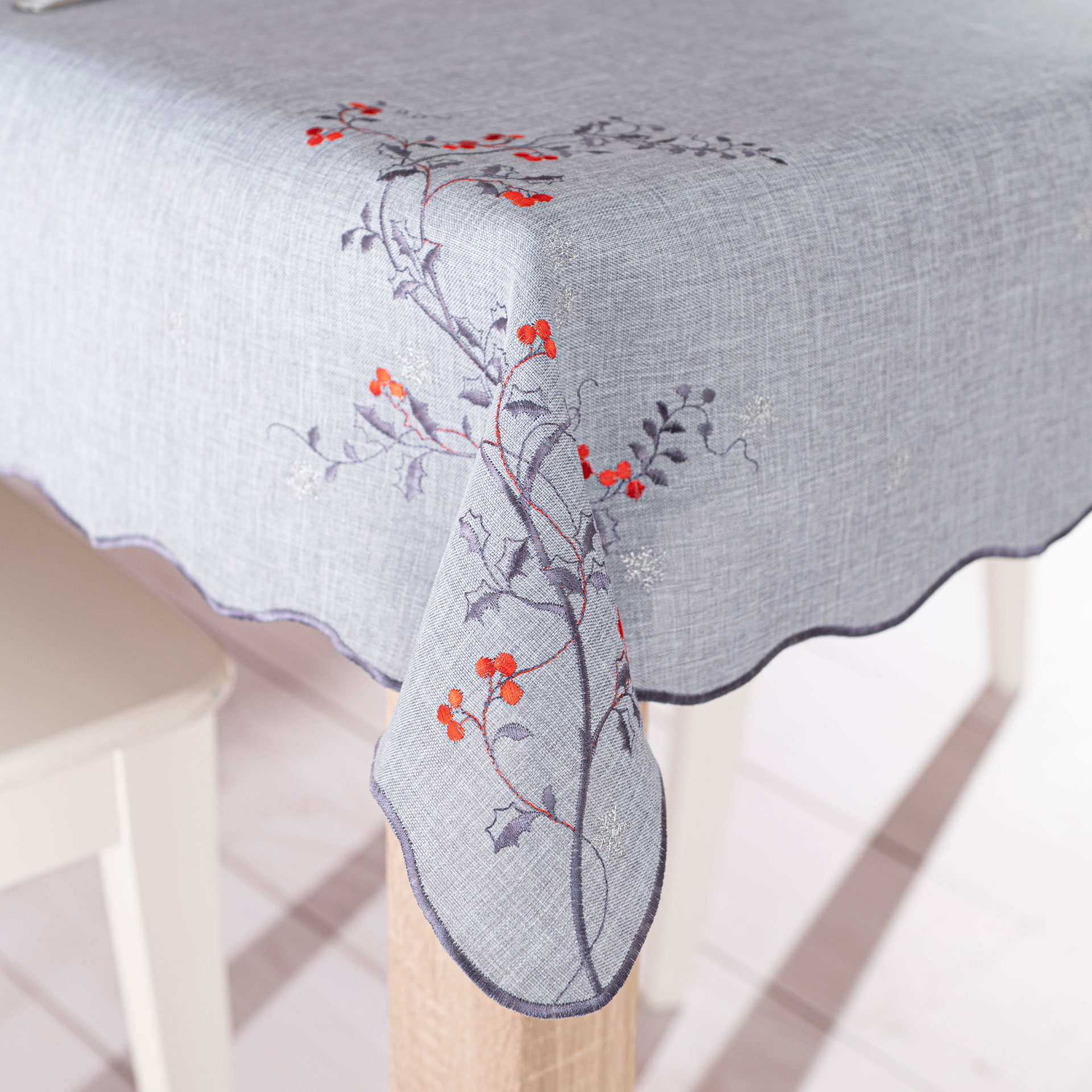 OBRUS ŚWIĄTECZNY Z HAFTEM JARZĘBINA 140x180cm szary